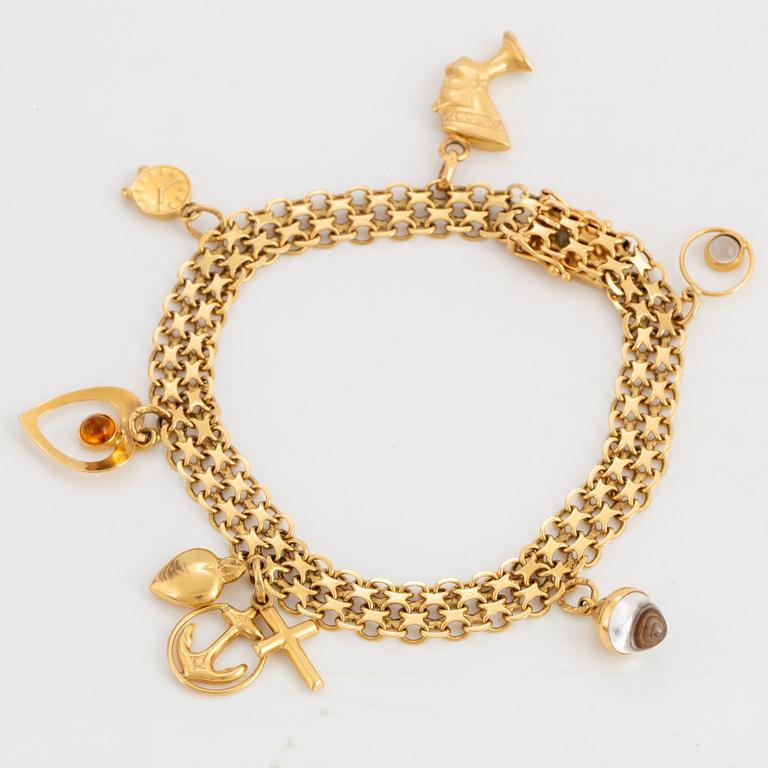 18K gold charmbracelet.