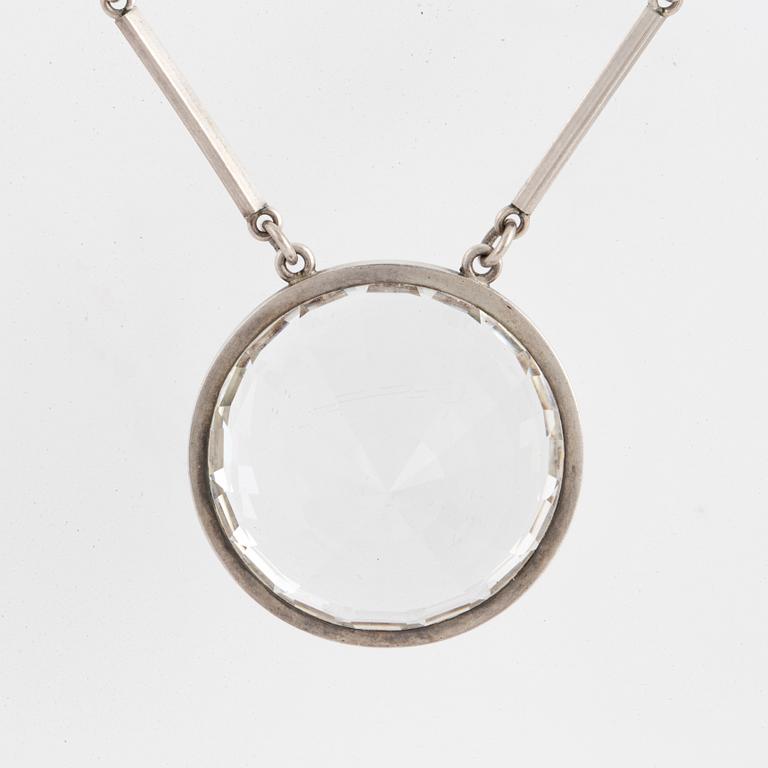 Wiwen Nilsson, collier med fasettslipad bergkristall, Lund, 1965, sterling.