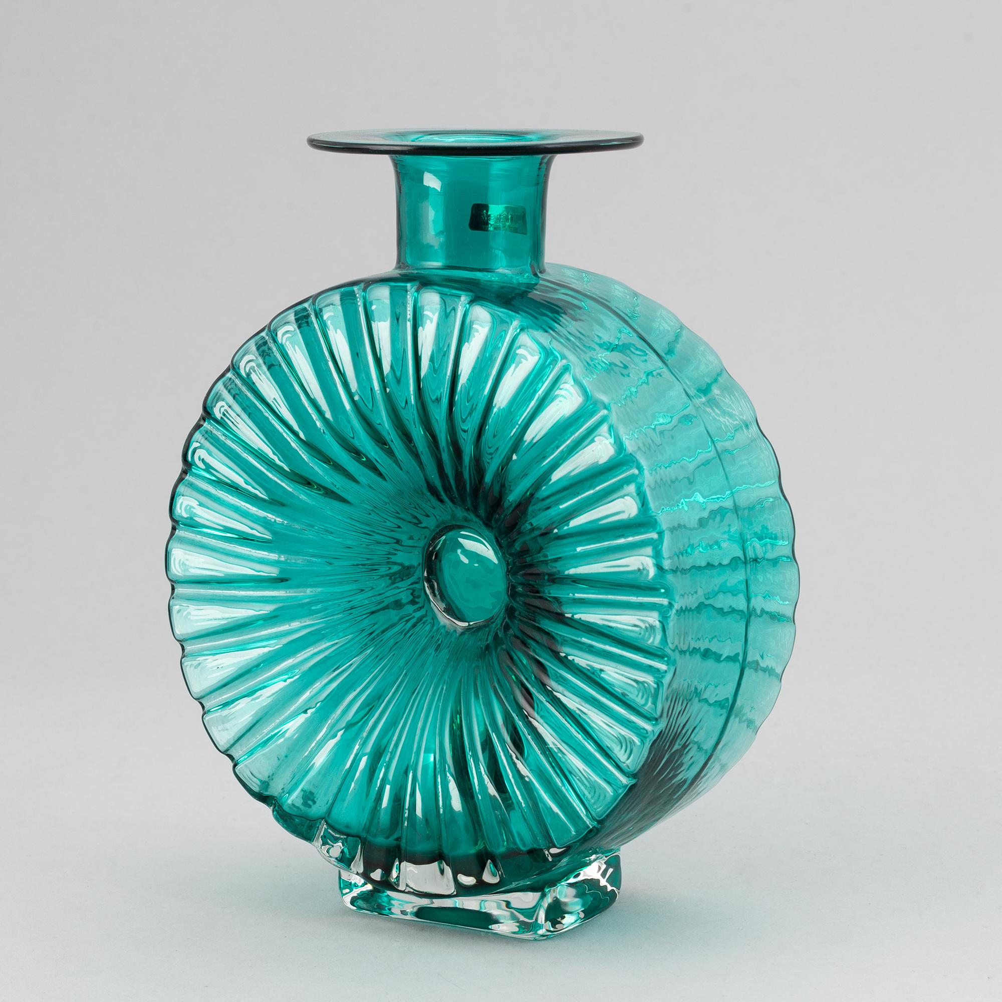 Helena Tynell, a 'Solflaskan' glass vase, Riihimäen Lasi Oy, Finland. In production 1964-1974.