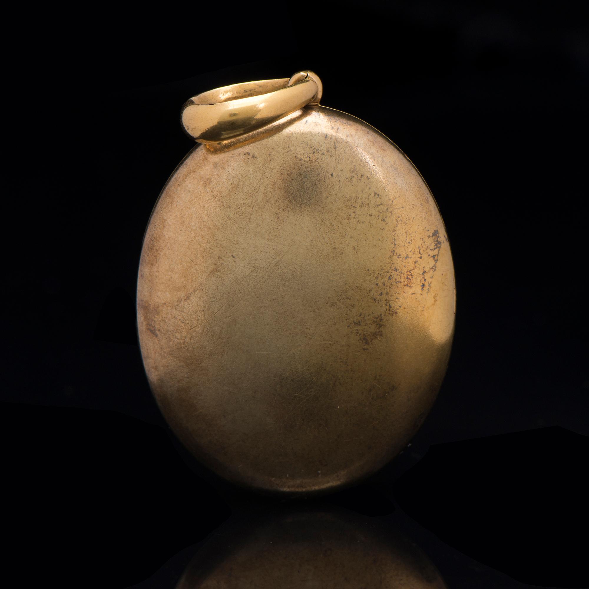 MEDALJONG, 18K guld, pärlor, emalj. Troligtvis England, 1800-tal.
