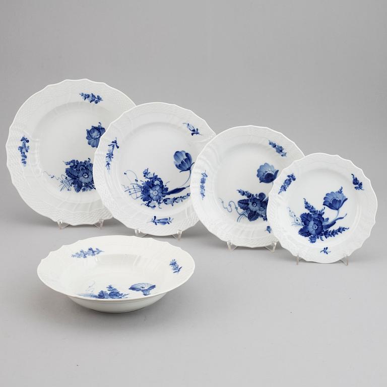 SERVIS,  Royal Copenhagen, Blå Blomst, ca 80 delar, Danmark.
