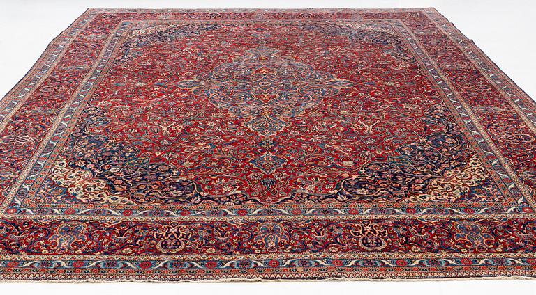 A semi-antique Kashan carpet, ca 437 x 304-310 cm.