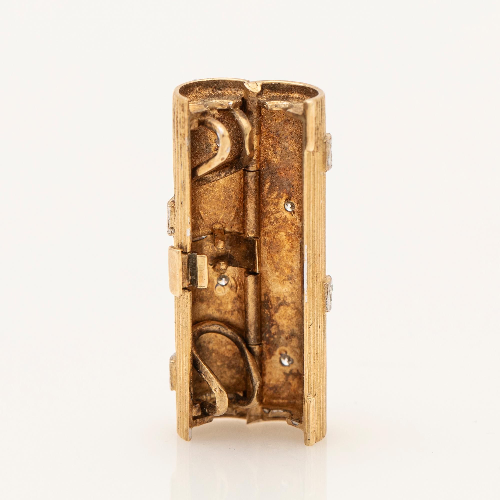 Ole Lynggaard, Pendant, 18K gold and diamonds.