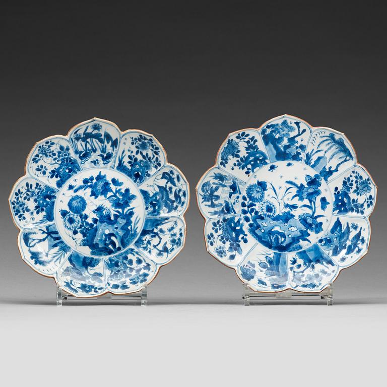 A pair of blue and white dishes, Qing dynasty, Kangxi (1662-1722).