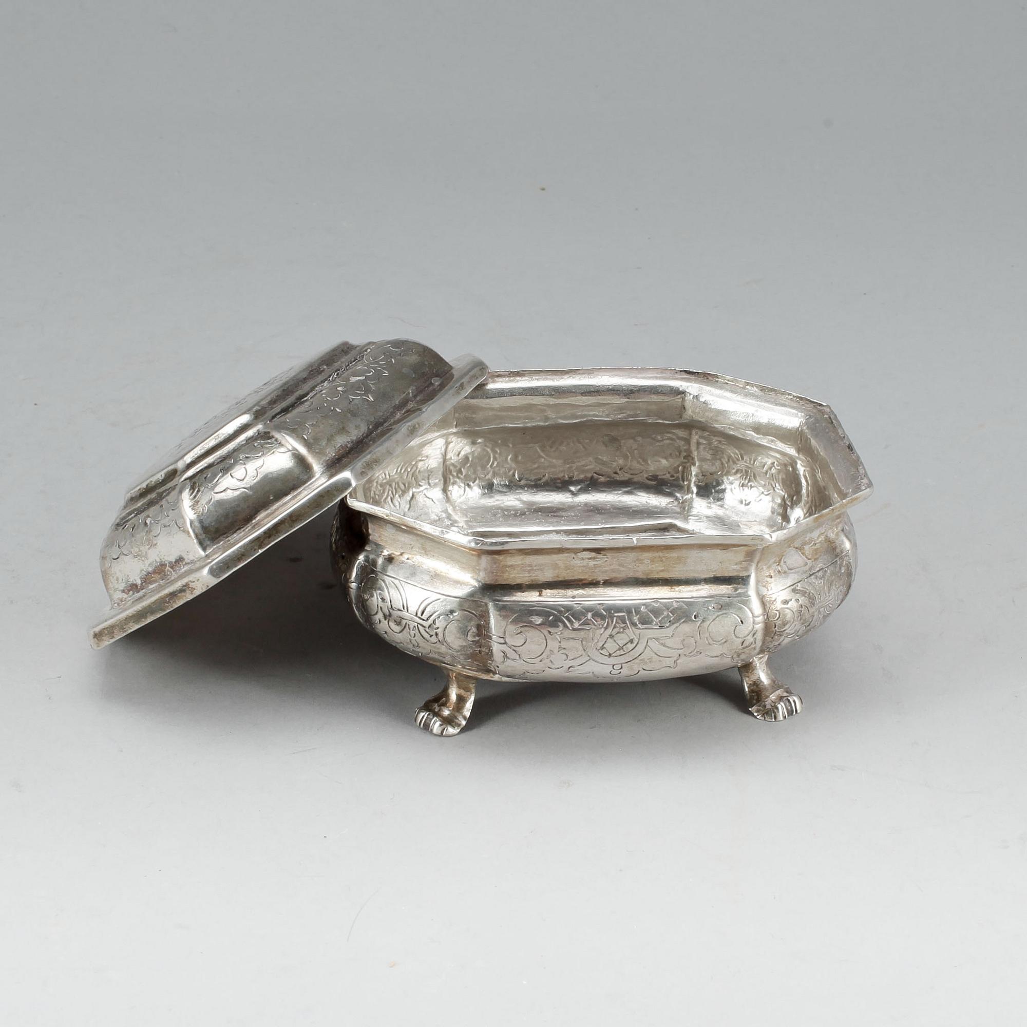 SOCKERSKRIN, silver, oidentifierad mästare, Moskva, 1744. Vikt 196 gram.