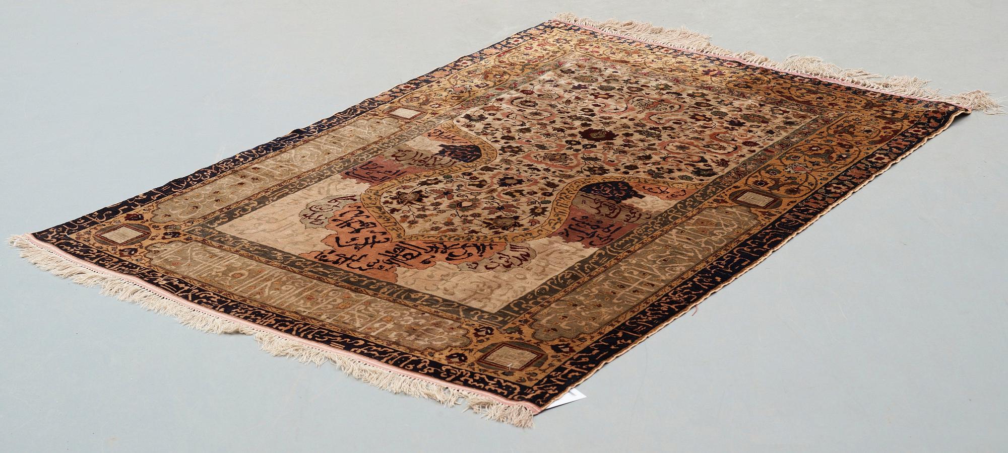 SEMI-ANTIQUE SILK KAYSERI PROBABLY. 171 x 128,5 as well as 1,5 cm flat weave on each end.