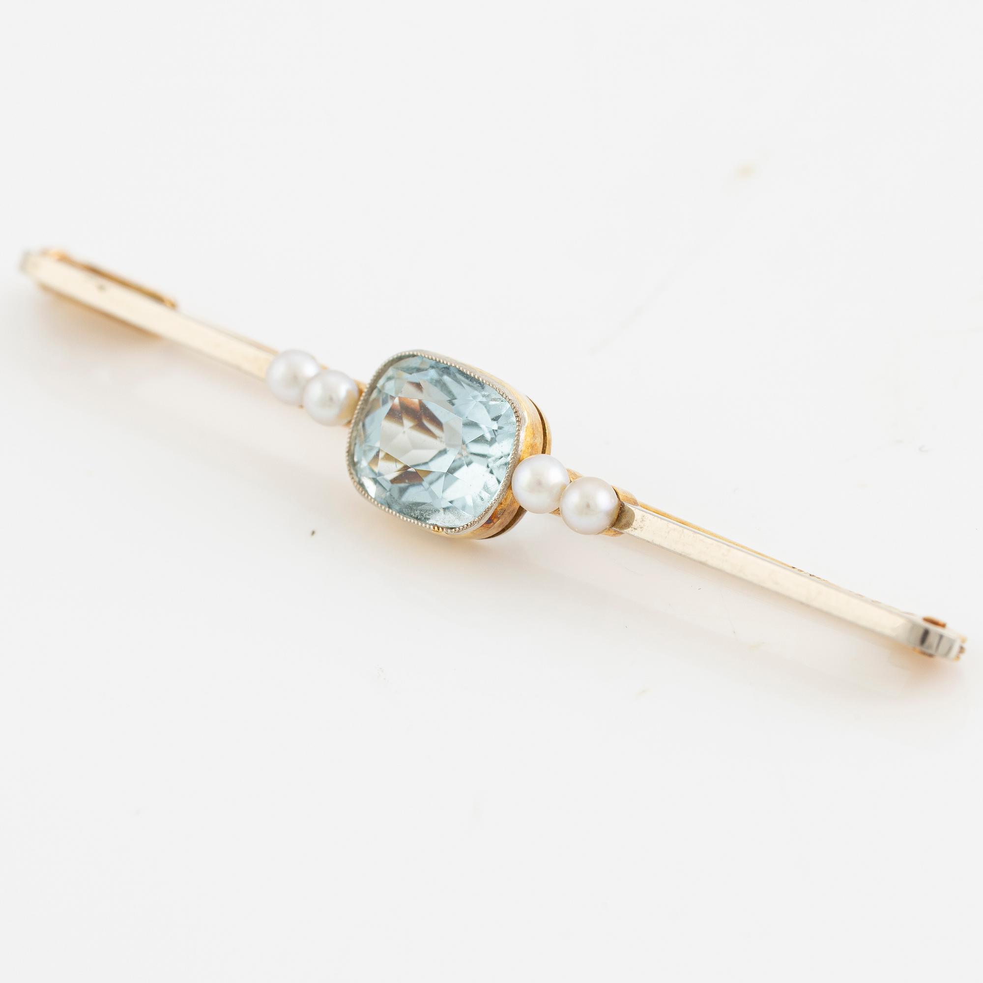 Brooch pin 18K gold with cushion-cut aquamarine and seed pearls.