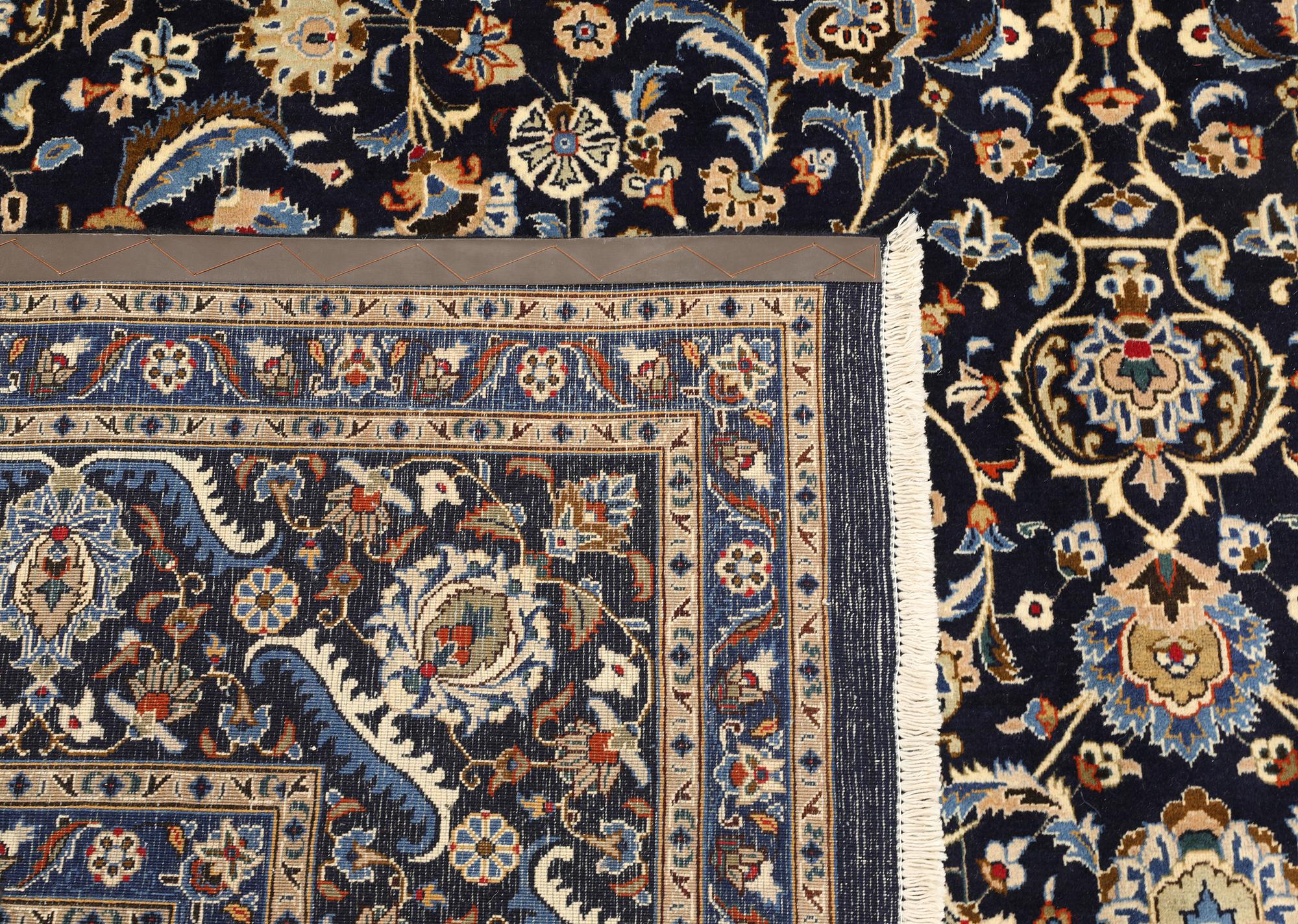 A Keshan carpet, approx. 400 x 295 cm.