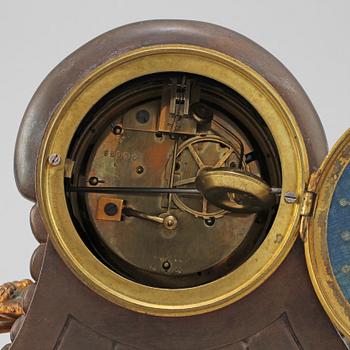 BORDSPENDYL, gulmetall, art déco, 1920-tal.