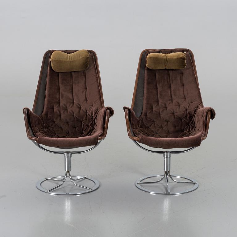 BRUNO MATHSSON, a pair of "Jetson" loungechairs.