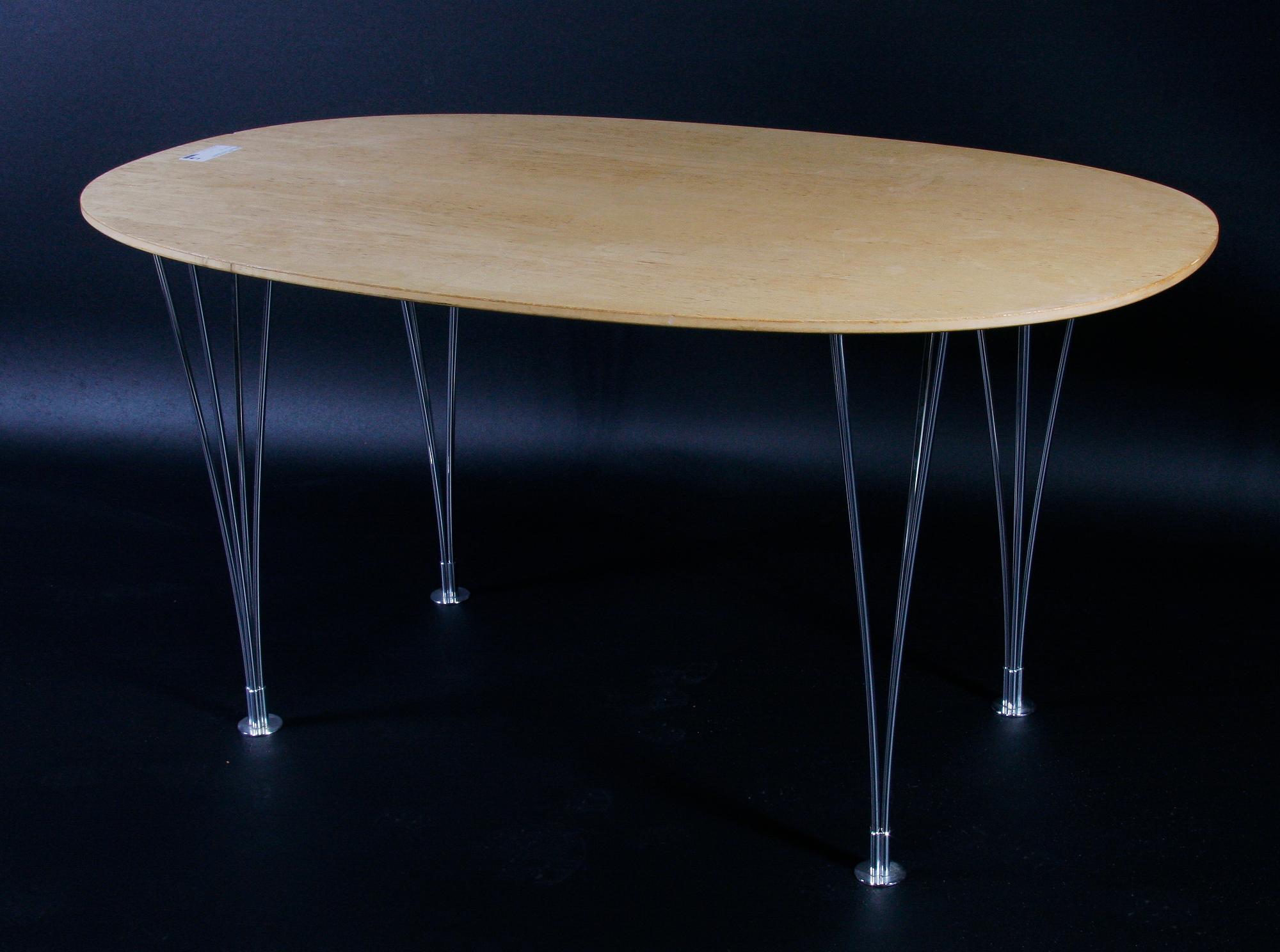 BORD. Design Bruno Mathsson och Piet Hein för Fritz Hansen och Mathson International AB.