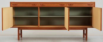 SIDEBOARD, Ulferts, modell 823 formgivare troligen Tage Olofsson. Sverige, 1950/60-tal.