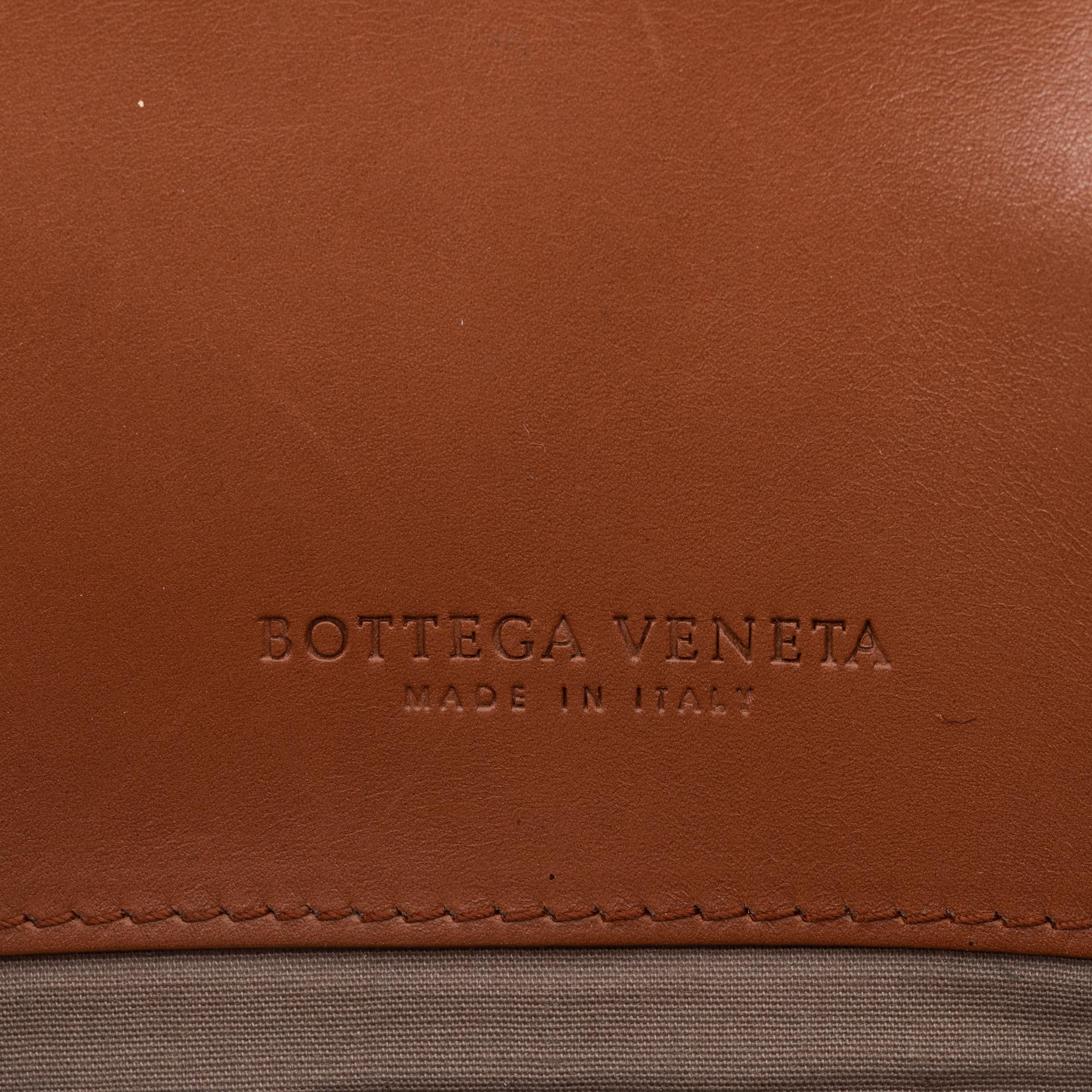 Bottega Veneta, A leather briefcase.