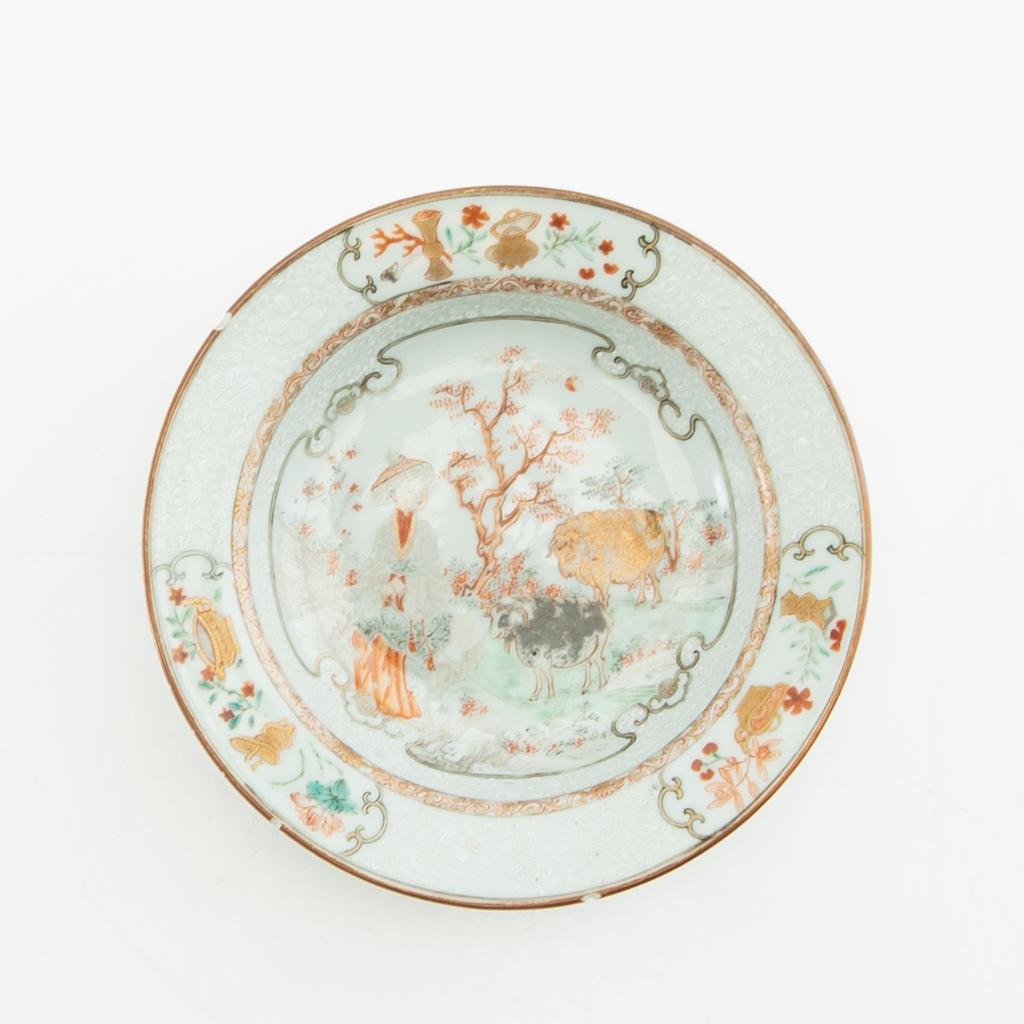 A Chinese porcelain plate, Qing dynasty, Yongzheng (1723-35).