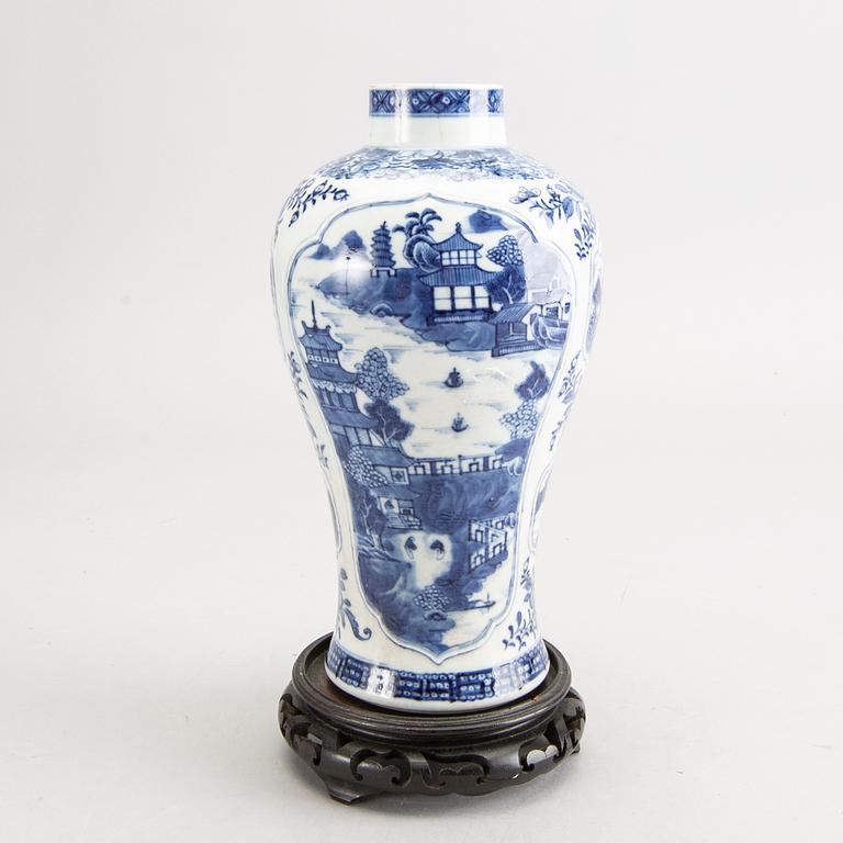 VAS, porslin. Qingdynastin, Qianlong (1736-95).