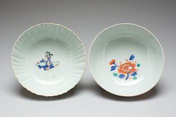 SKÅLAR, 2 st. Porslin, Kina. Qianlong 1736-95.