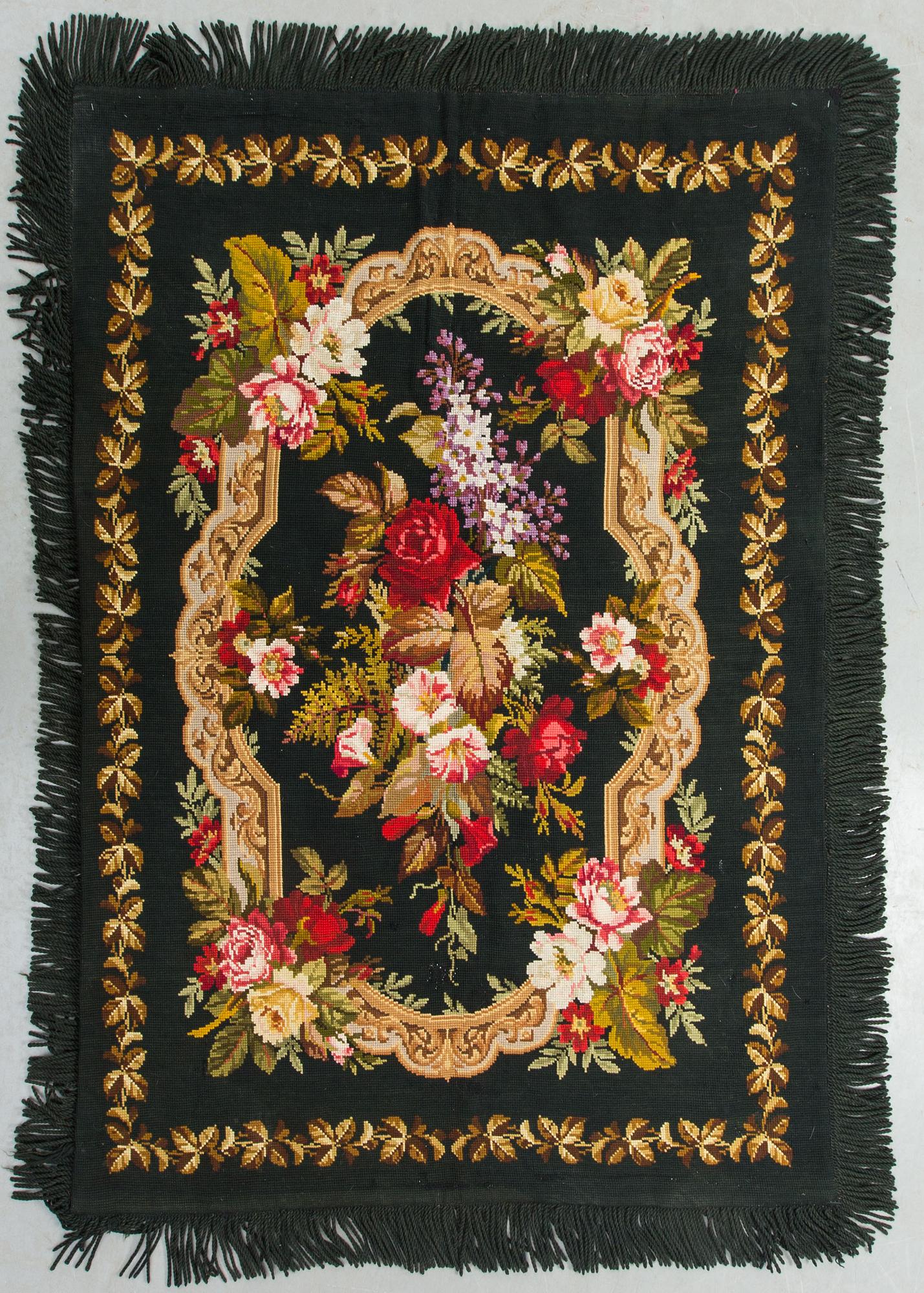 BRODERAD MATTA, nyrokoko, sent 1800-tal, 173 x 128 (utan fransar).