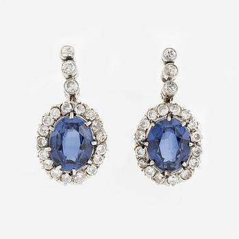 Earrings with synthetic sapphires and brilliant-cut diamonds.