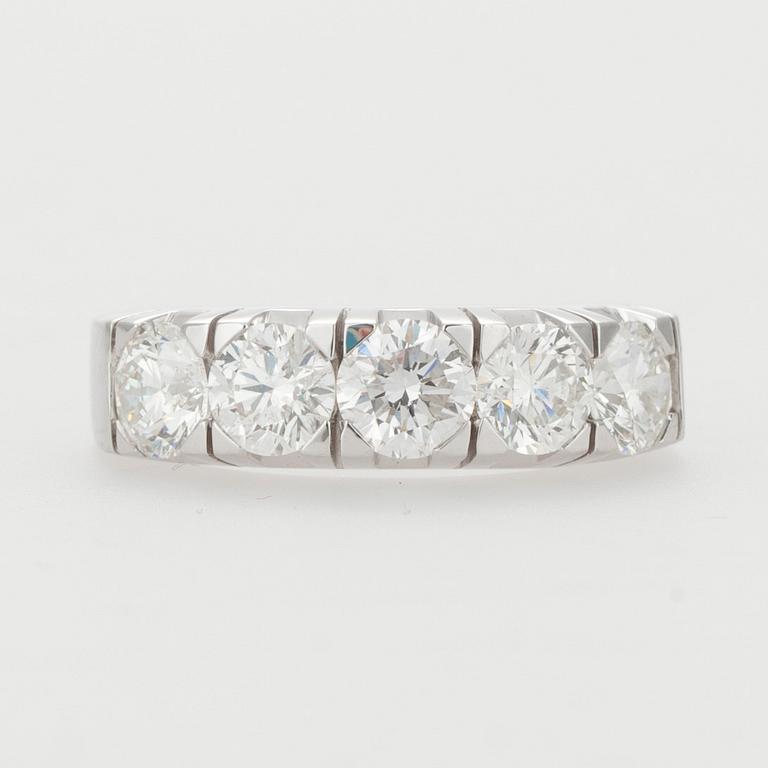 RING, vitguld 14K, 5 briljantslipade diamanter, tot. 2,00 ct,
4,8 g. Intyg 251.