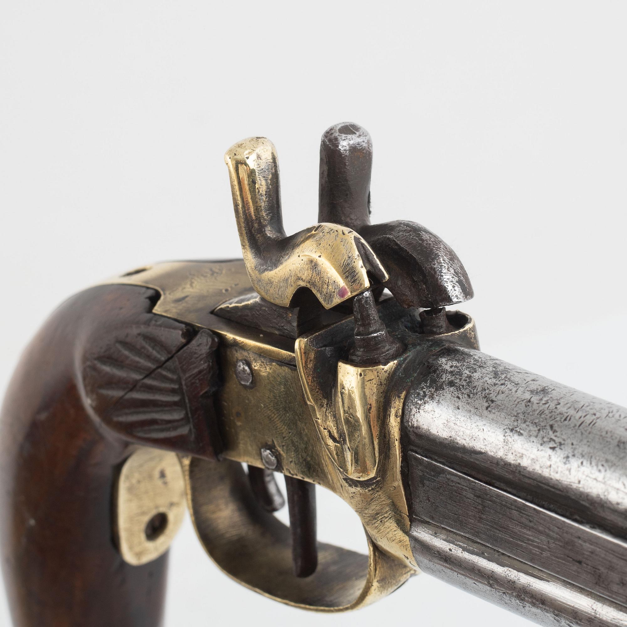 Flintlock pistol, 19th Century, and powder horn.