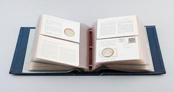 SAMLARMYNT, 36 st, sterlingsilver. Total vikt ca 1080 g.