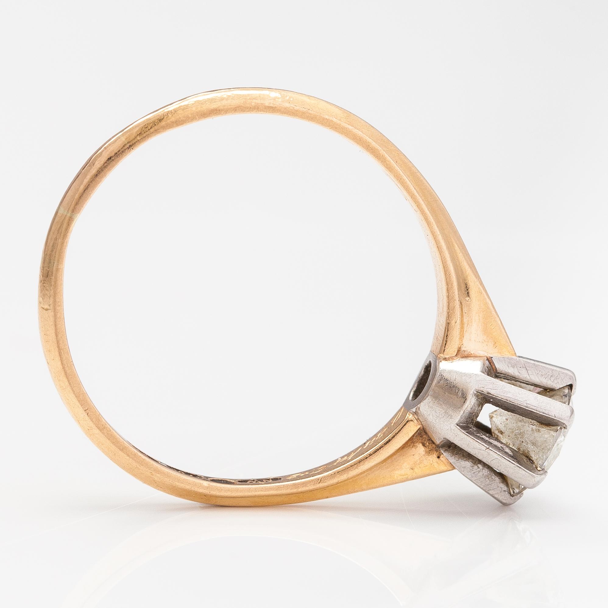 Sormus, 18K kultaa ja timantti n. 0.88 ct yht. Westerback, Helsinki 1973.