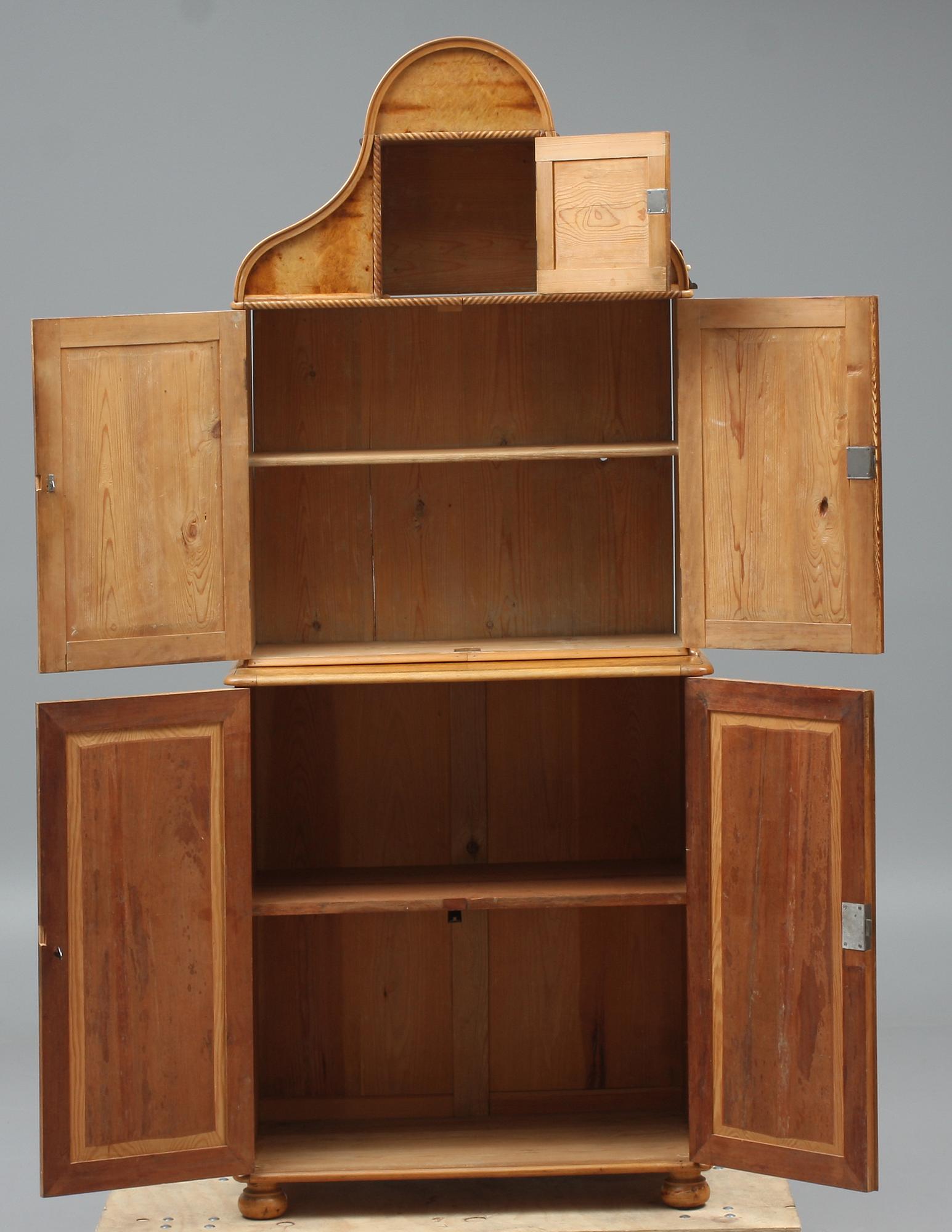 SKÅP, provinsarbete. Dat 1877.