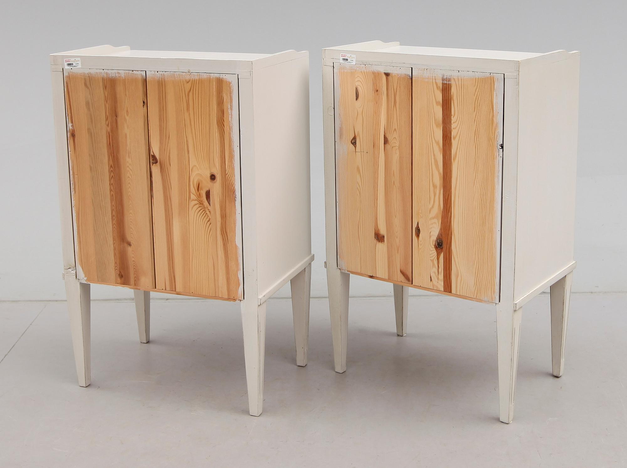 SÄNGBORD, 1 par, gustaviansk stil, 1900-talets andra hälft.