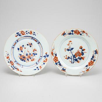 A group of seven imari dishes, Qing dynasty, Qianlong (1736-95).