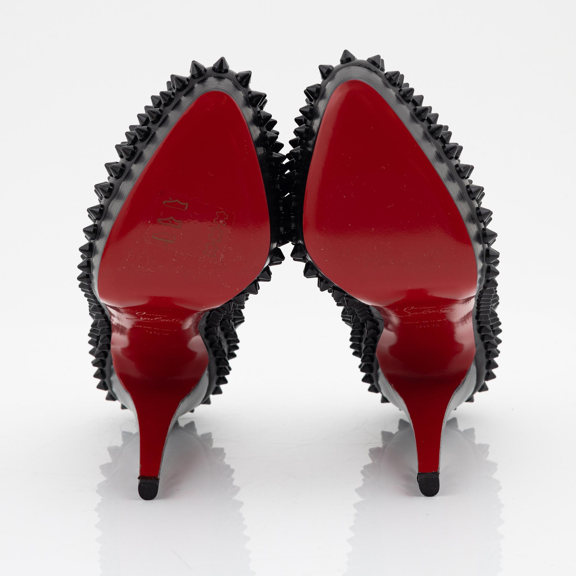 Christian Louboutin ブラックブーティ 36 Christian Louboutin, a pair of black leather and studs pumps