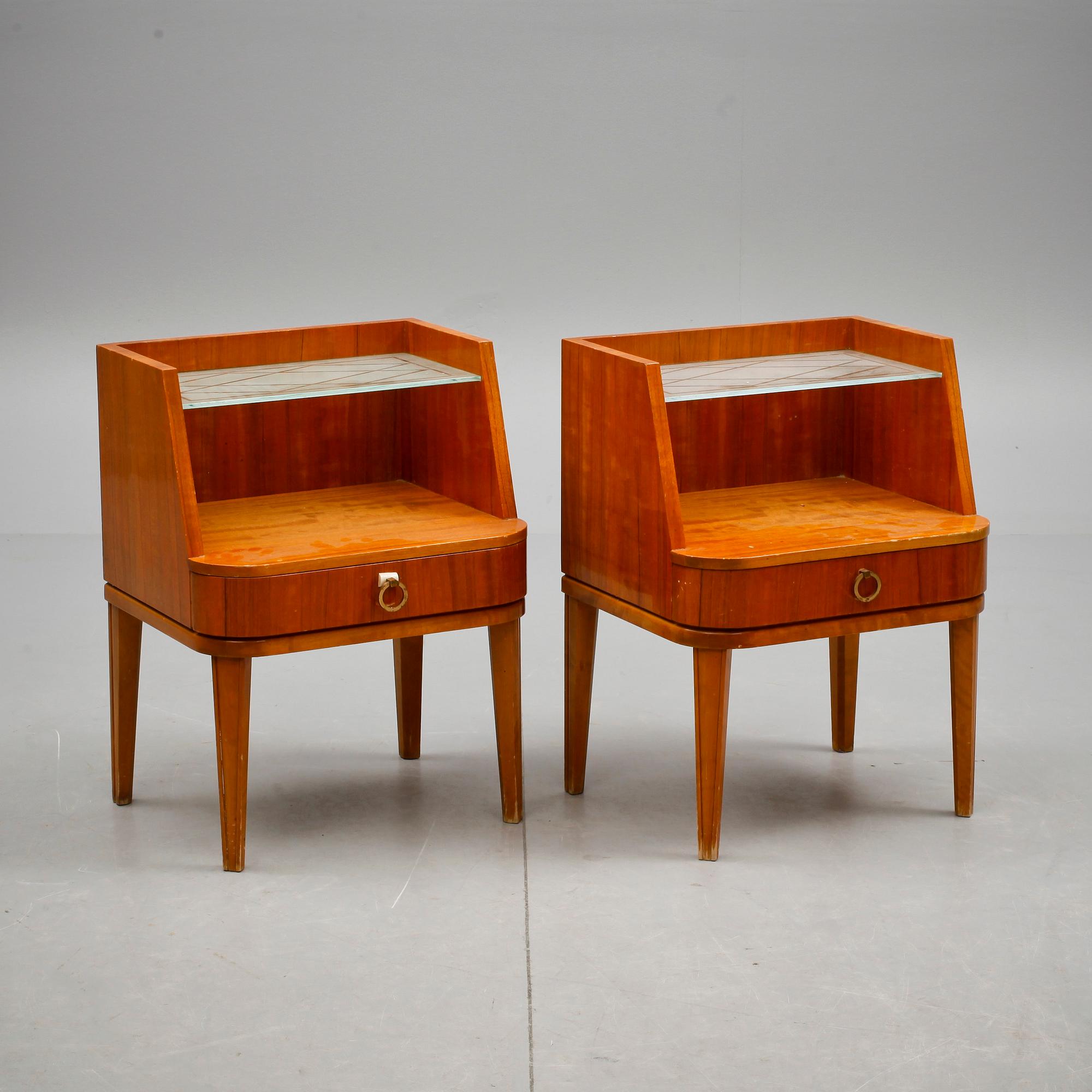 SÄNGBORD, ett par, 1900-talets första hälft.