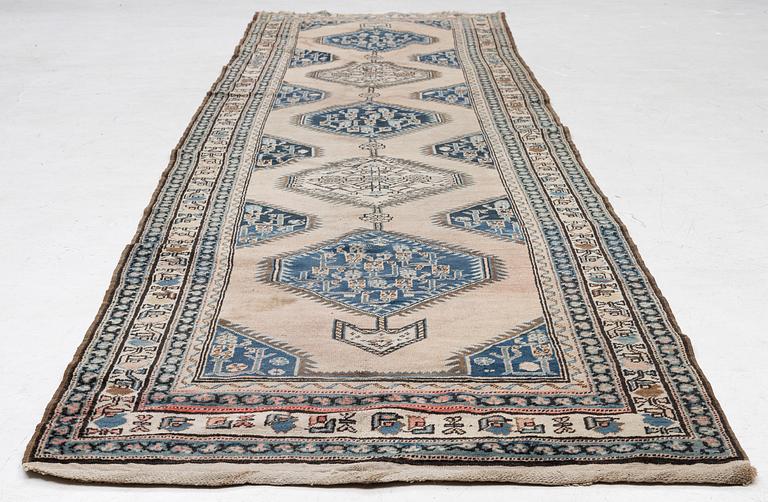 Gallery carpet, Caucasian, approx. 392 x 105 cm.