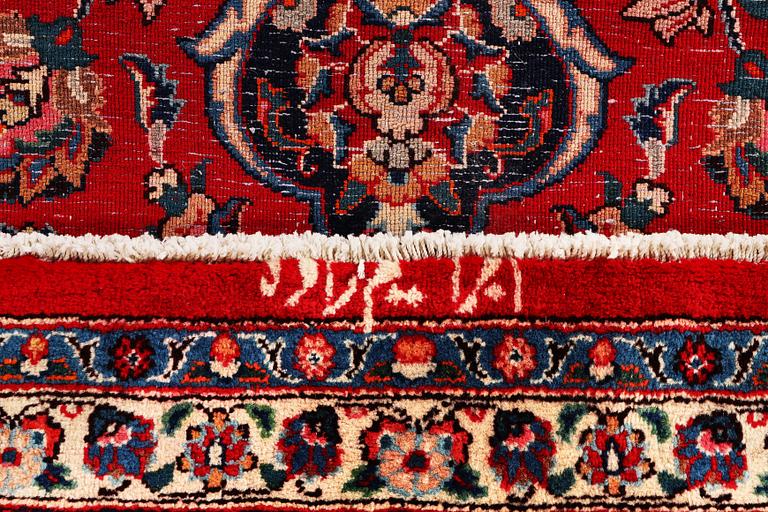 A Keshan carpet, c. 390 x 290 cm.