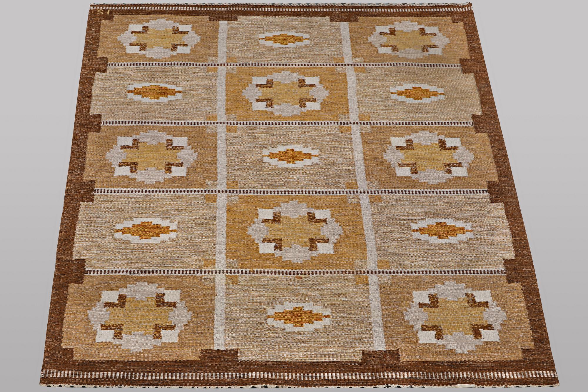 Ingegerd silow, a flat weave carpet, signed IS, ca 228 x 167 cm.