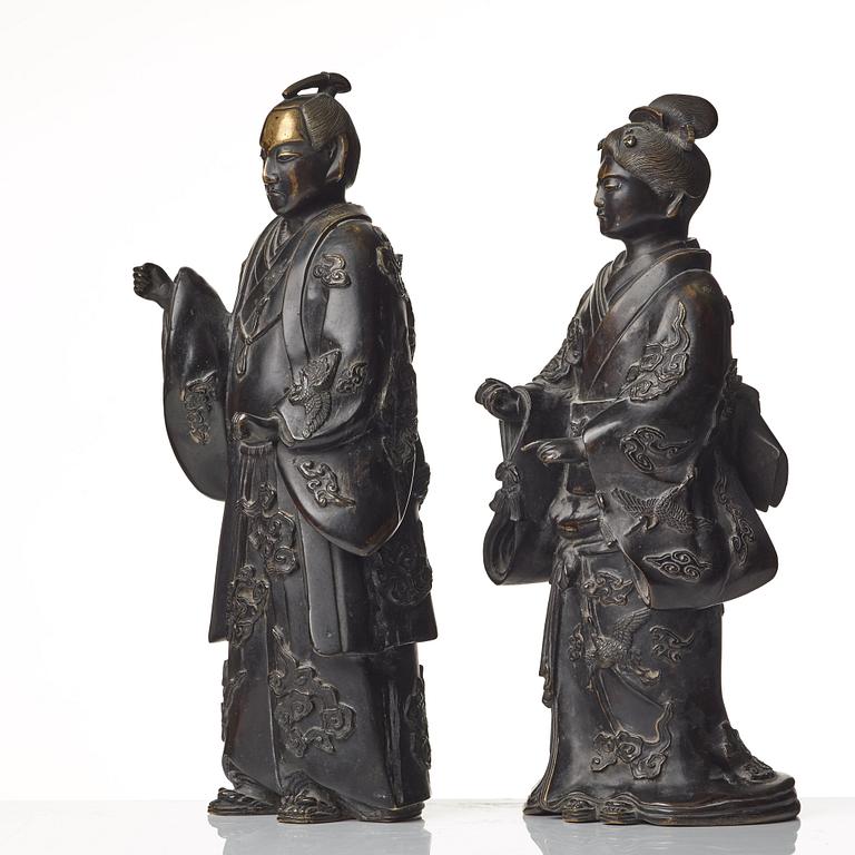 Two standing Japanese bronze sculptures of a Samurai and Bijin, Edo period (1603-1868).