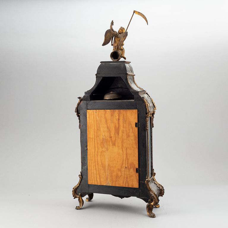 A French mantle clock, 19th century.