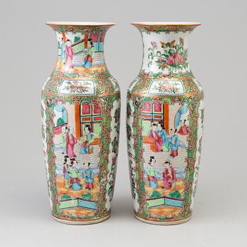 A pair of famille rose canton vases, Qing dynasty, second half of the 19th century.