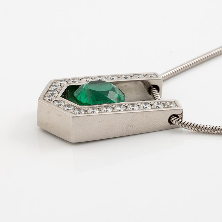 White gold necklace with pendant, 18K white gold set with brilliant-cut diamonds and emerald.