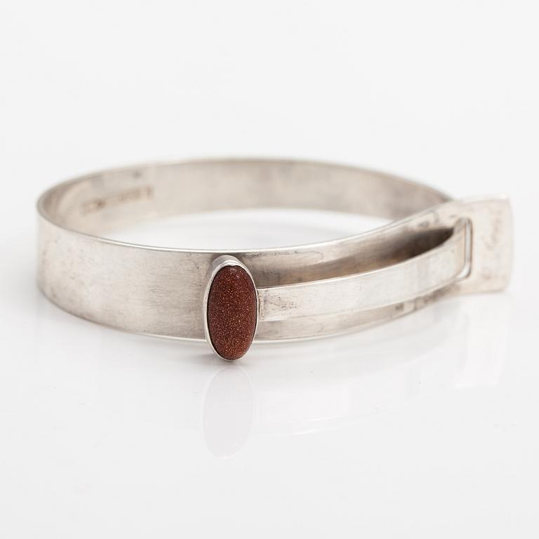 Elis Kauppi, A silver bracelet with a goldstone. Kupittaan kulta, Turku 1958.