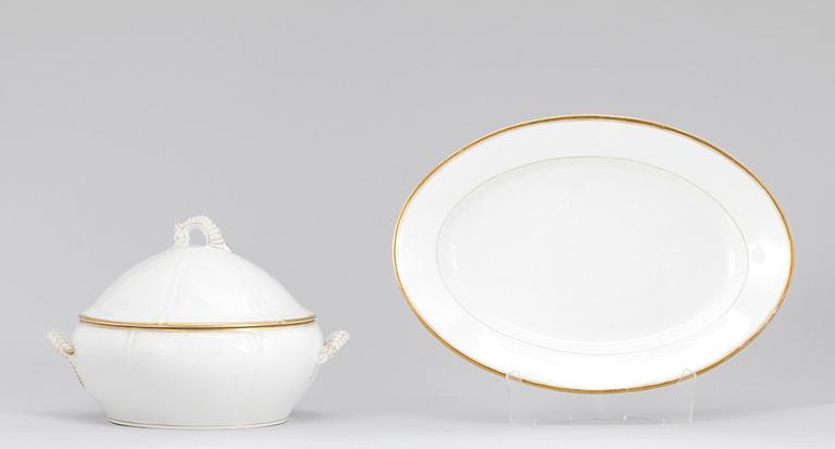 MATSERVIS, 75 delar, porslin, Bing & Gröndahl, Köpenhamn, Danmark, 1900-talets första hälft.