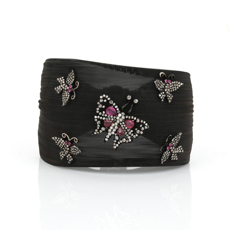 ARMBAND, rostfritt svart stål, rubiner och små diamanter.