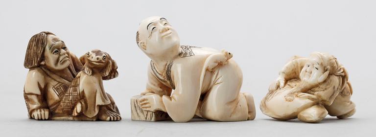 NETSUKE, 3 st, ben, Japan, sannolikt Meiji (1867-1911).