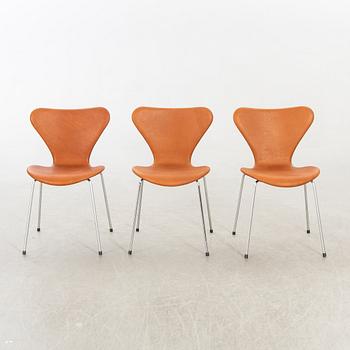 Arne Jacobsen a set of six Sjuan chairs, for Fritz Hansen Denmark, later part of the 20th century.