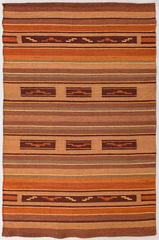 A 1930s Finnish flat weave carpet. Circa 295x195 cm.