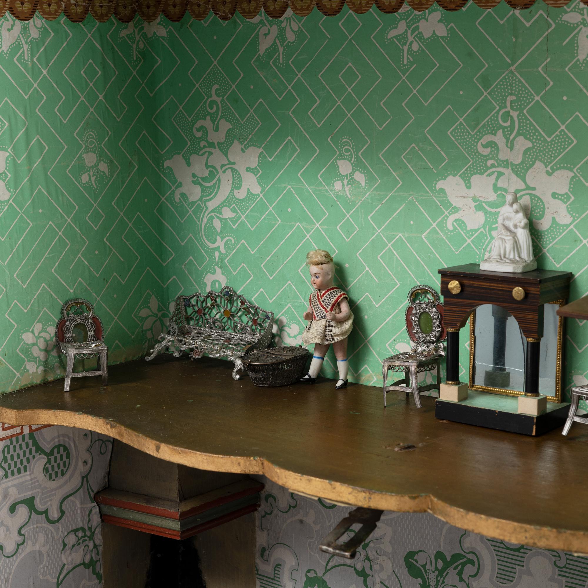 An 18th century cabinet / doll's house.