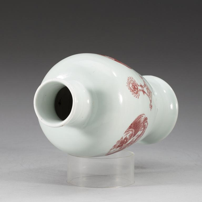 An underglaze red vase, Qing dynasty.