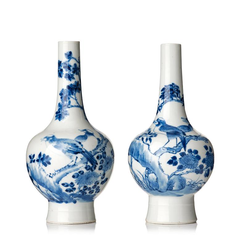 A set of two blue and white vases, Qing dynasty, 19th Century.