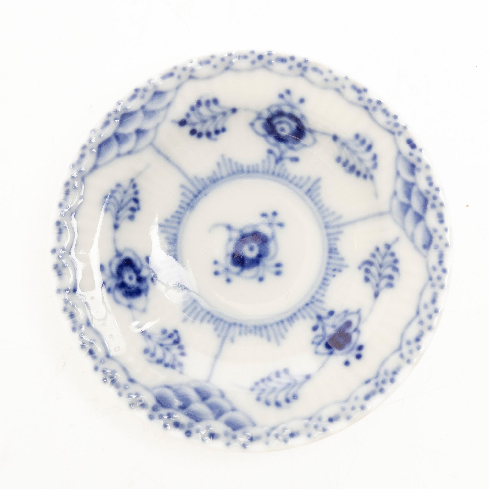 Royal Copenhagen, servis, 37 delar, "Musselmalet Halvblonde".