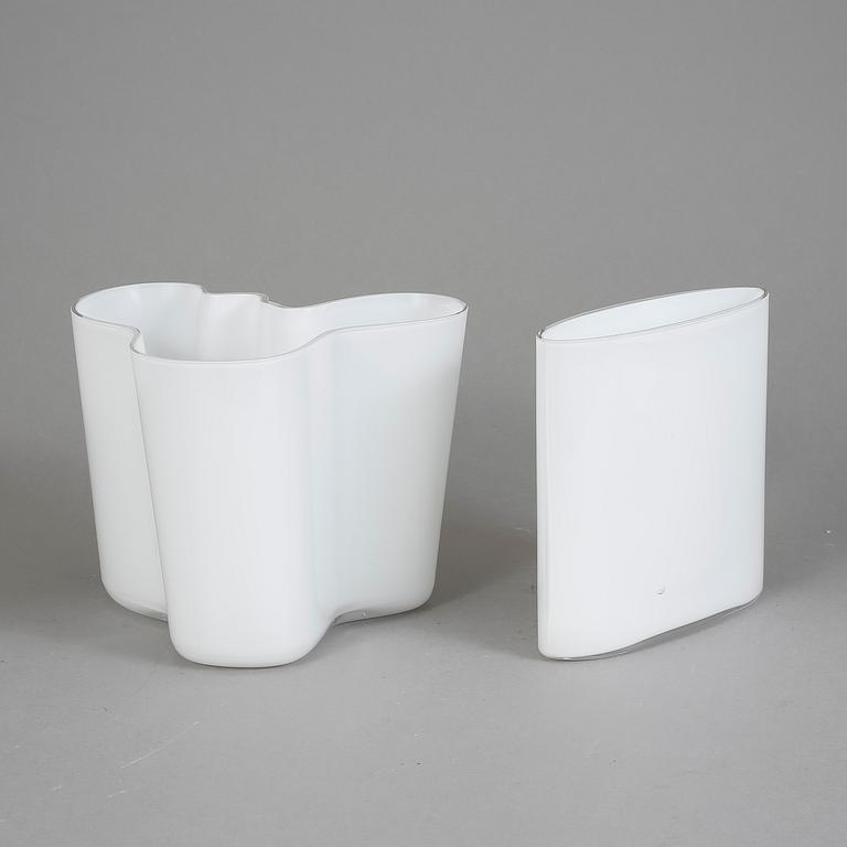 VASER, 2 st. Alvar Aalto och Tapio Wirkkala, Iittala, Finland, 1900-talets slut.