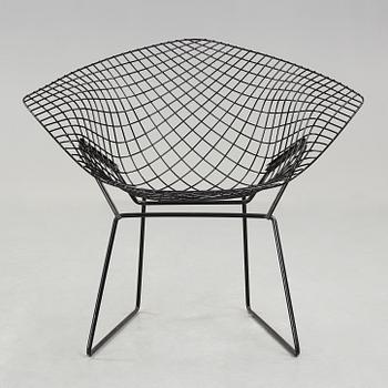 An easy chair "Diamond Chair" by Harry Bertoia.